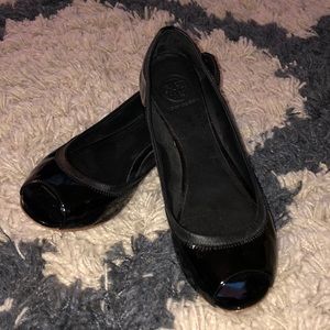 Tory Burch black patent open toe shoes